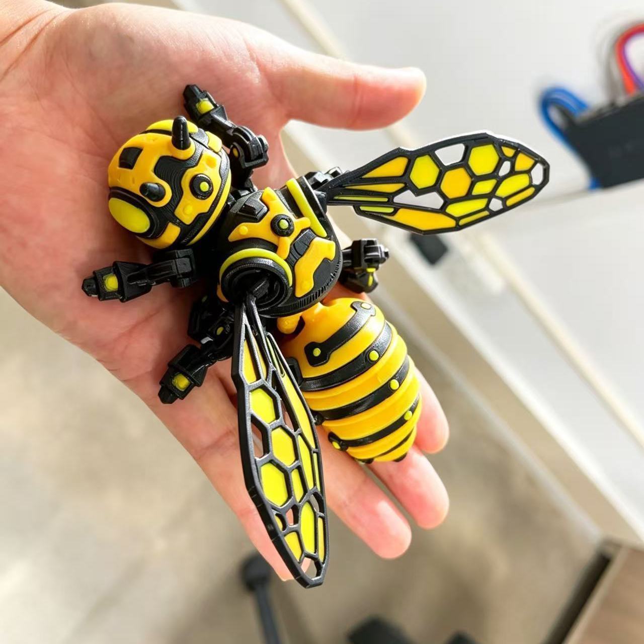 3D Printed Jointed Movable Exquisite Bee Desktop Car Ornament Bumblebee Car Decoration Student Prize