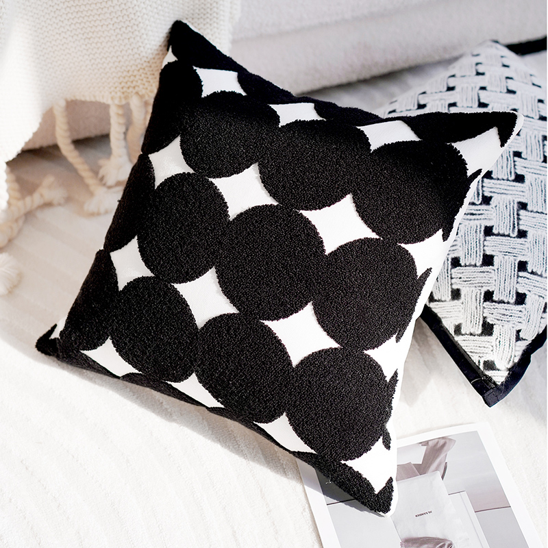 ↤↤↤Embroidery black large dots 45x45↦↦↦