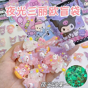 Наборы-сюрпризы Sanrio с мини-фигурками для школьников