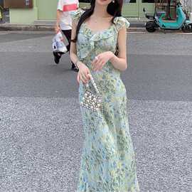 茶歇法式绿色小飞袖碎花连衣裙子女夏季2026年新款海边度假风长裙