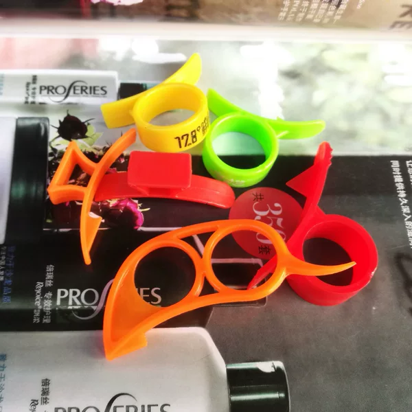 Manufacturer's Multifunctional Fruit Opener, Double-Hole Ring Orange Opener, New Plastic Mouse-Shaped Fruit Peeler, Customizable Logo