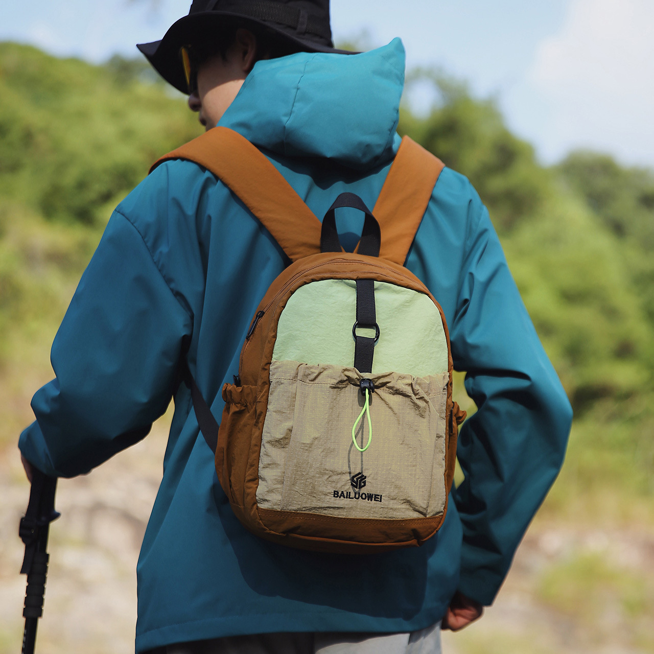 拼色双肩包男外出旅游轻便户外小众背包2025新款书包女爬山登山包