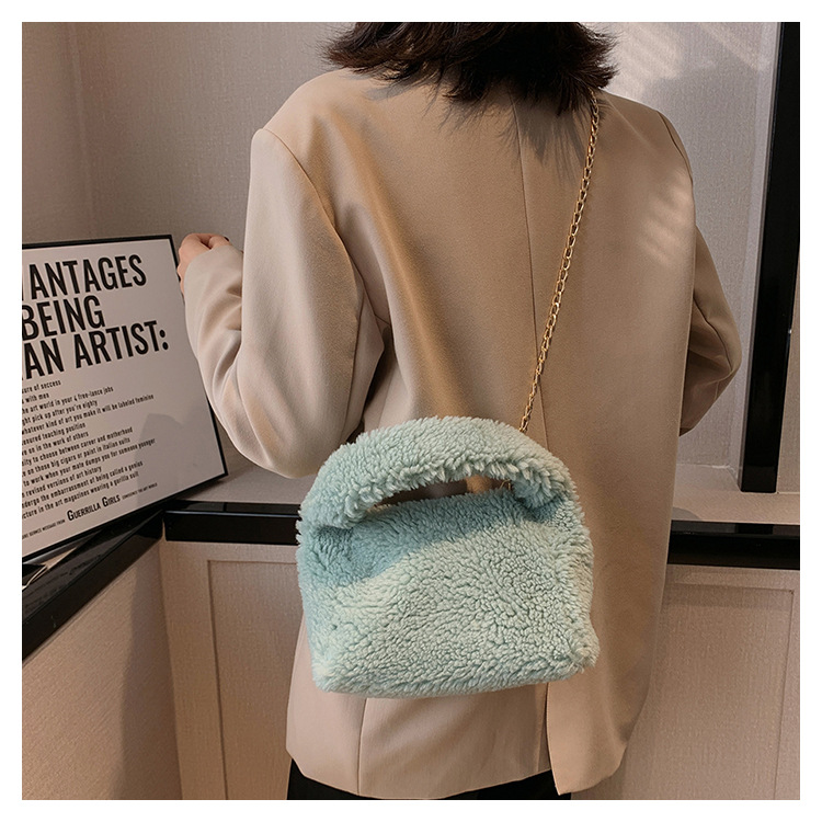 Pluche niche-ontwerp Dameskleurige crossbody Nieuwe herfst- en winterhandtas 2023 Chain pluchen tas_voghion.com