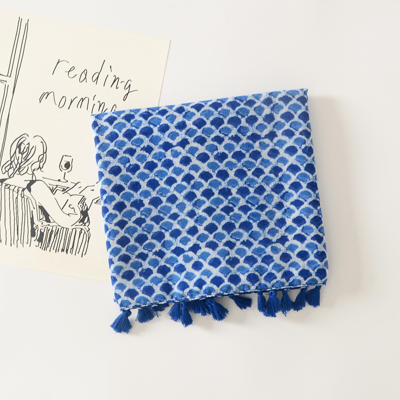 Exportación de comercio exterior algodón y lino sensación bufanda azul impreso borla desgaste exterior mantón decorativo viajes protector solar toalla playa para las mujeres