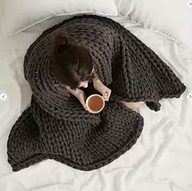 线毯;靠垫/抱枕;女士手提包