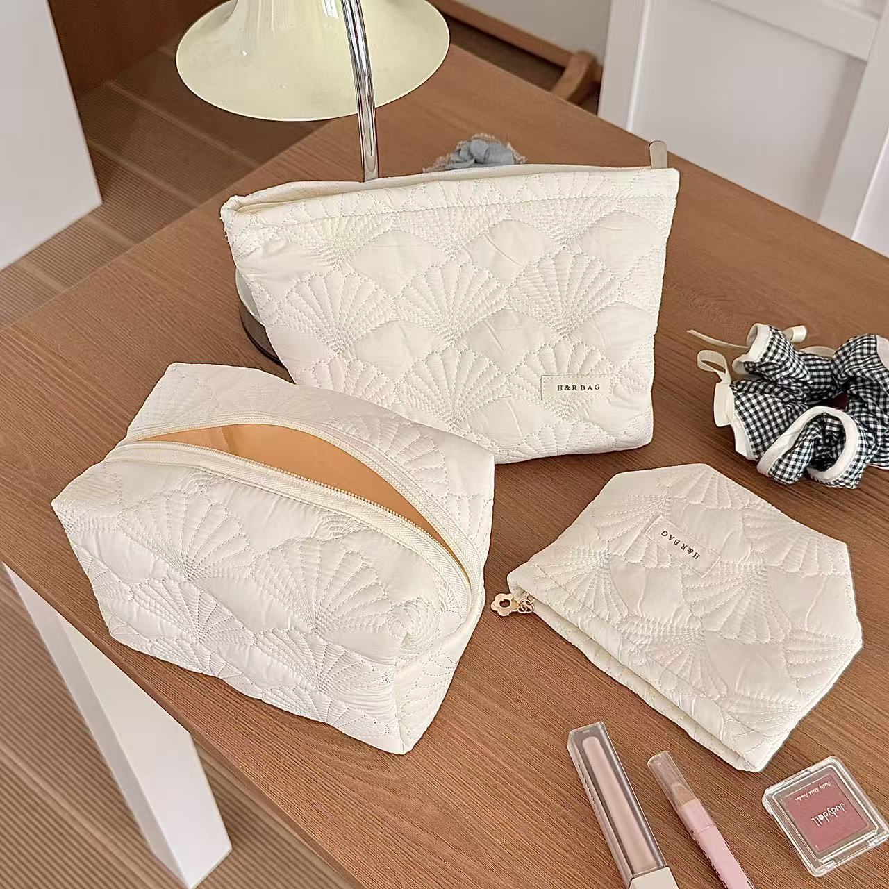 Fresh and Simple Quilted Shell Cosmetic Bag Portable Travel Storage Bag Large Capacity Skin Care Product Organizer Bag Set