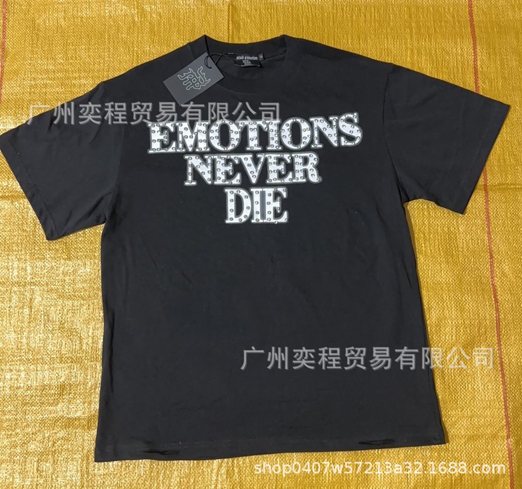 MIXEDEMOTION T-shirt Emotions Never Die Rhinestone Print Black