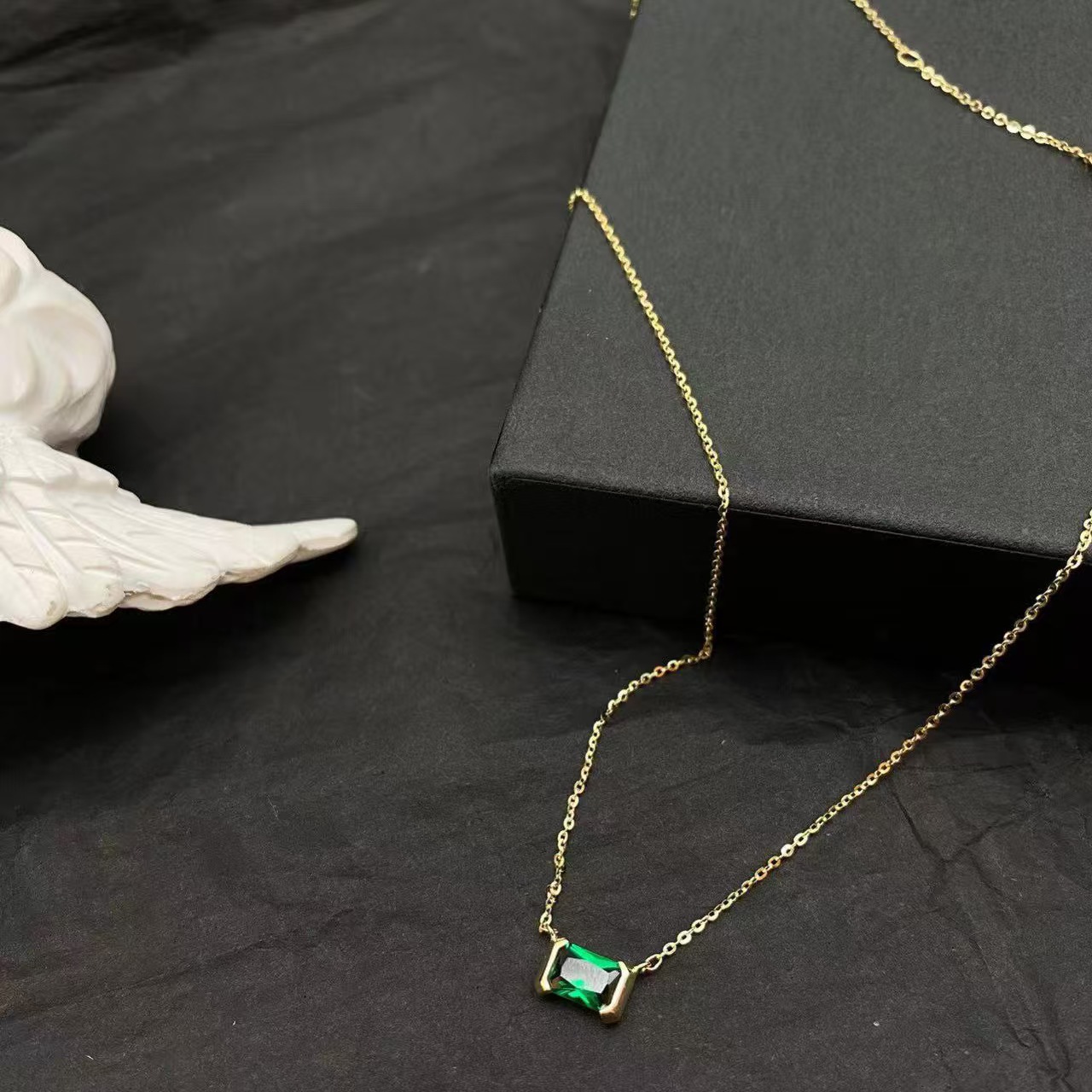 Women's Gold-plated Inlaid Lvzuan Pendant Necklace