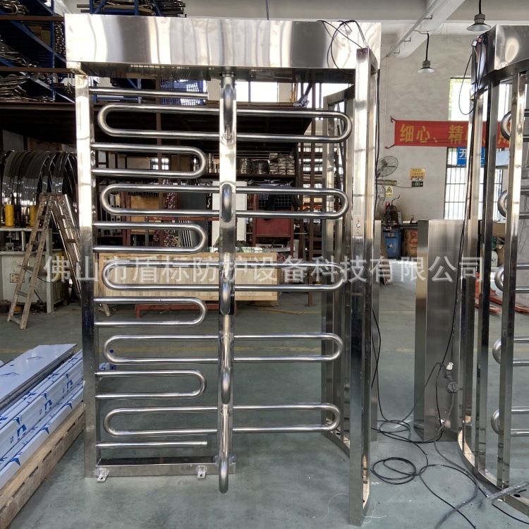 秦皇岛楼盘三杆道闸全高旋转门 刷卡人脸识别十字旋转闸 成品发货