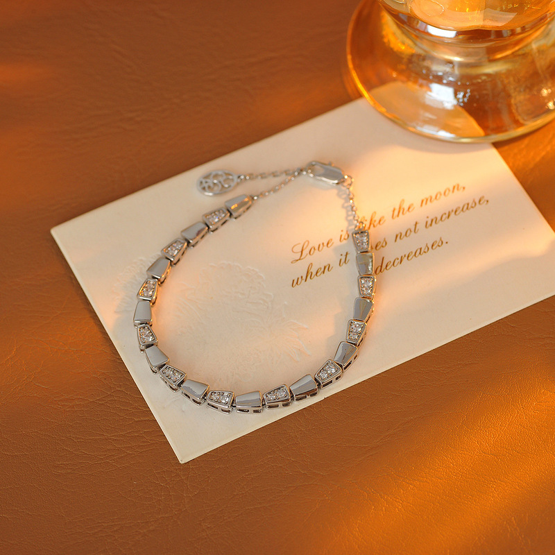 Seiko Snake-Shaped Bracelet, Big Brand, Versatile, High-End, Light Luxury, Niche, Classic Snake-Shaped Bracelet for Women, Wholesale and Delivery