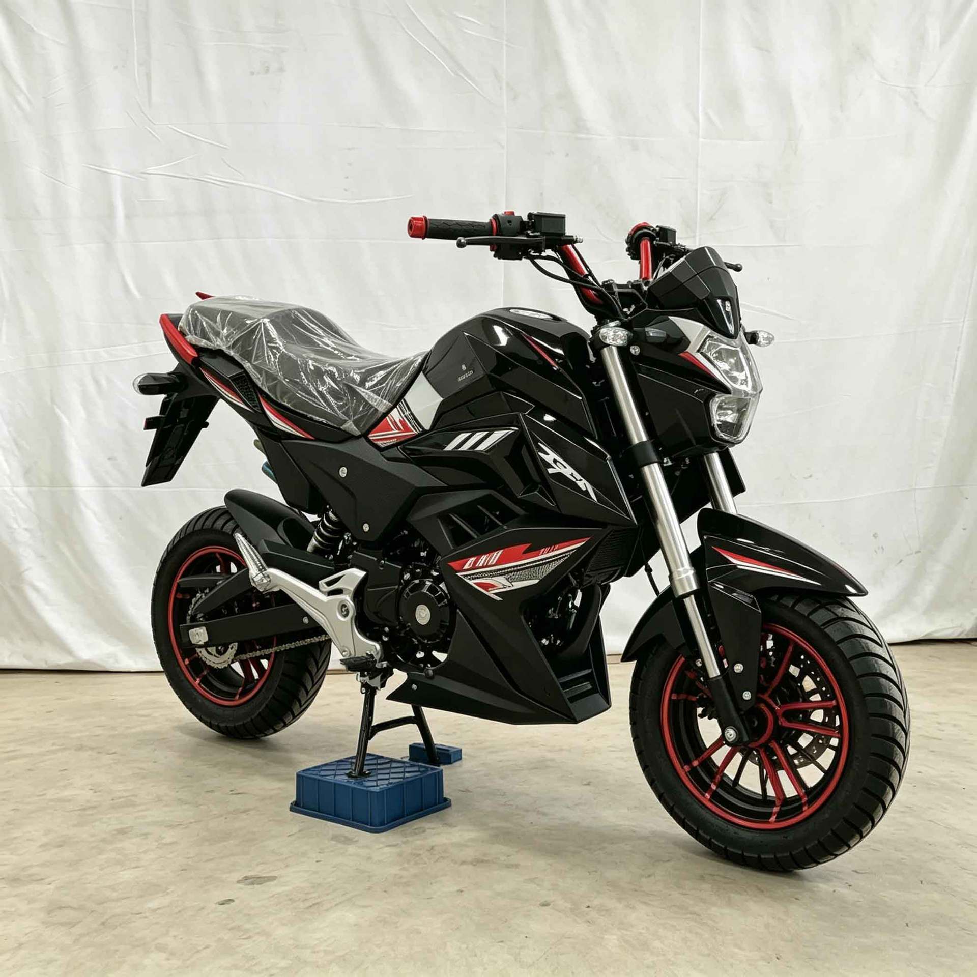 Brand New Adult Street Bike with a Cool Black and Red Appearance, Strong Power, Comfortable Shock Absorption, and Suitable for Long-Distance Travel