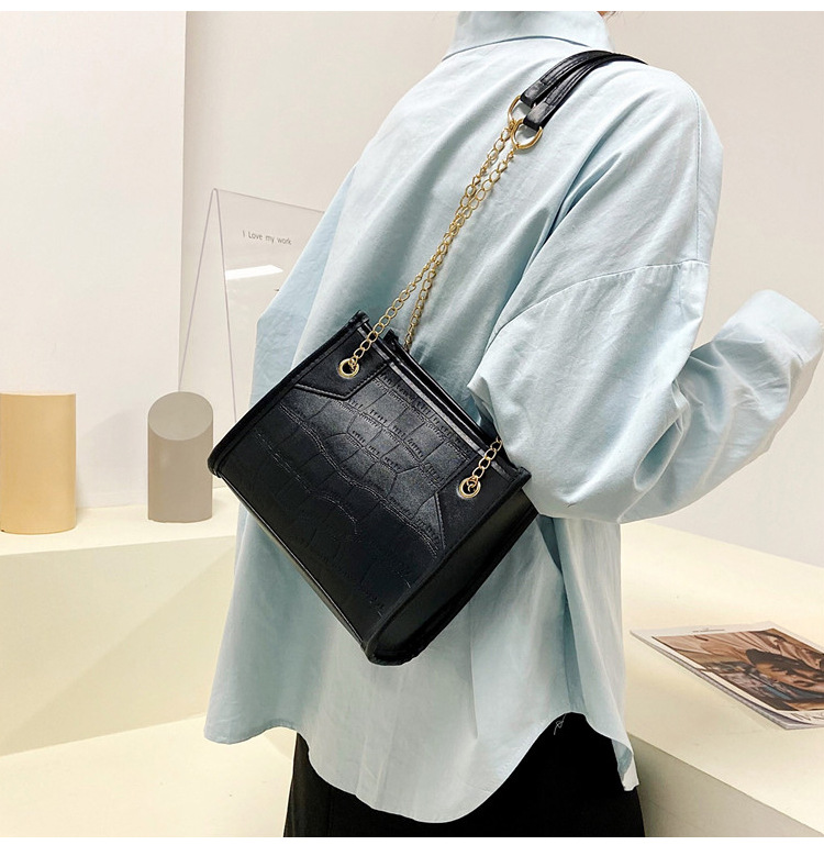 Fashion Square New Large-capacity Chain Shoulder Messenger Bag Wholesale Nihaojewelry display picture 12