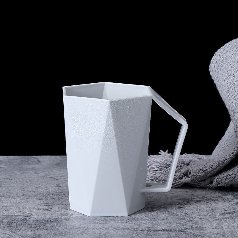 Taza de lavado de diamante taza de cepillo de dientes con mango hogar moda simple creativo plástico enjuague bucal taza de cepillo de dientes al por mayor