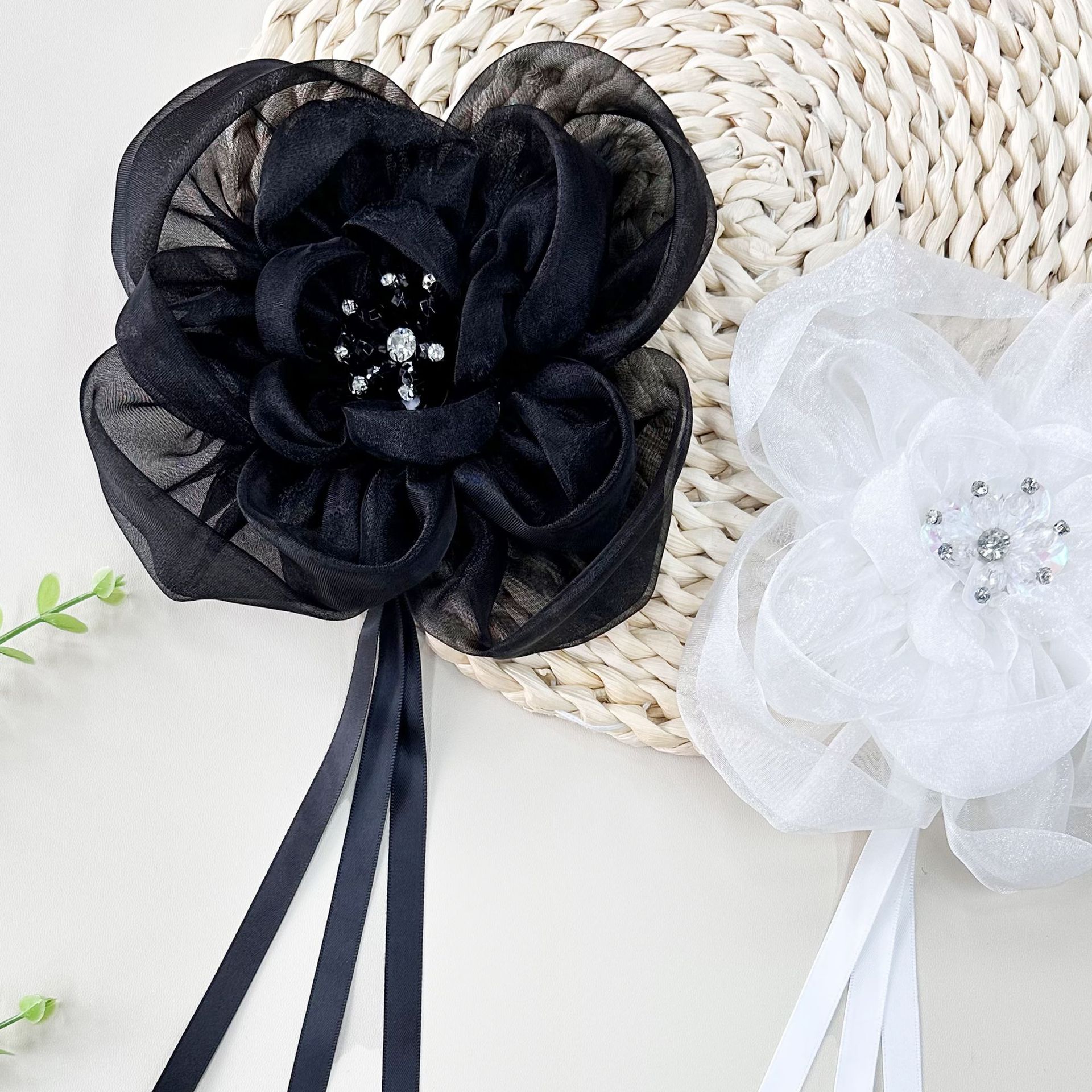 Fábrica al por mayor pequeñas flores estereoscópicas de ergena ornamentos de cabello trajes vestidos vestidos chaquetas adornados accesorios de flores de pecho