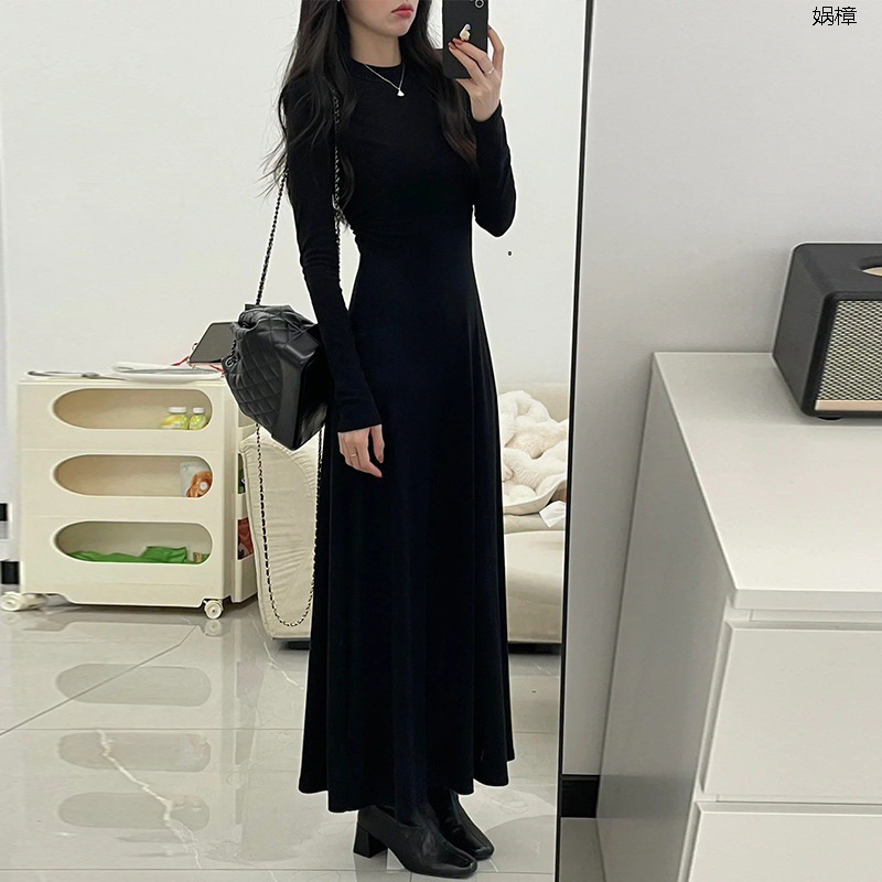 赫本风黑色长袖打底针织连衣裙子女秋冬法式气质收腰修身内搭长裙