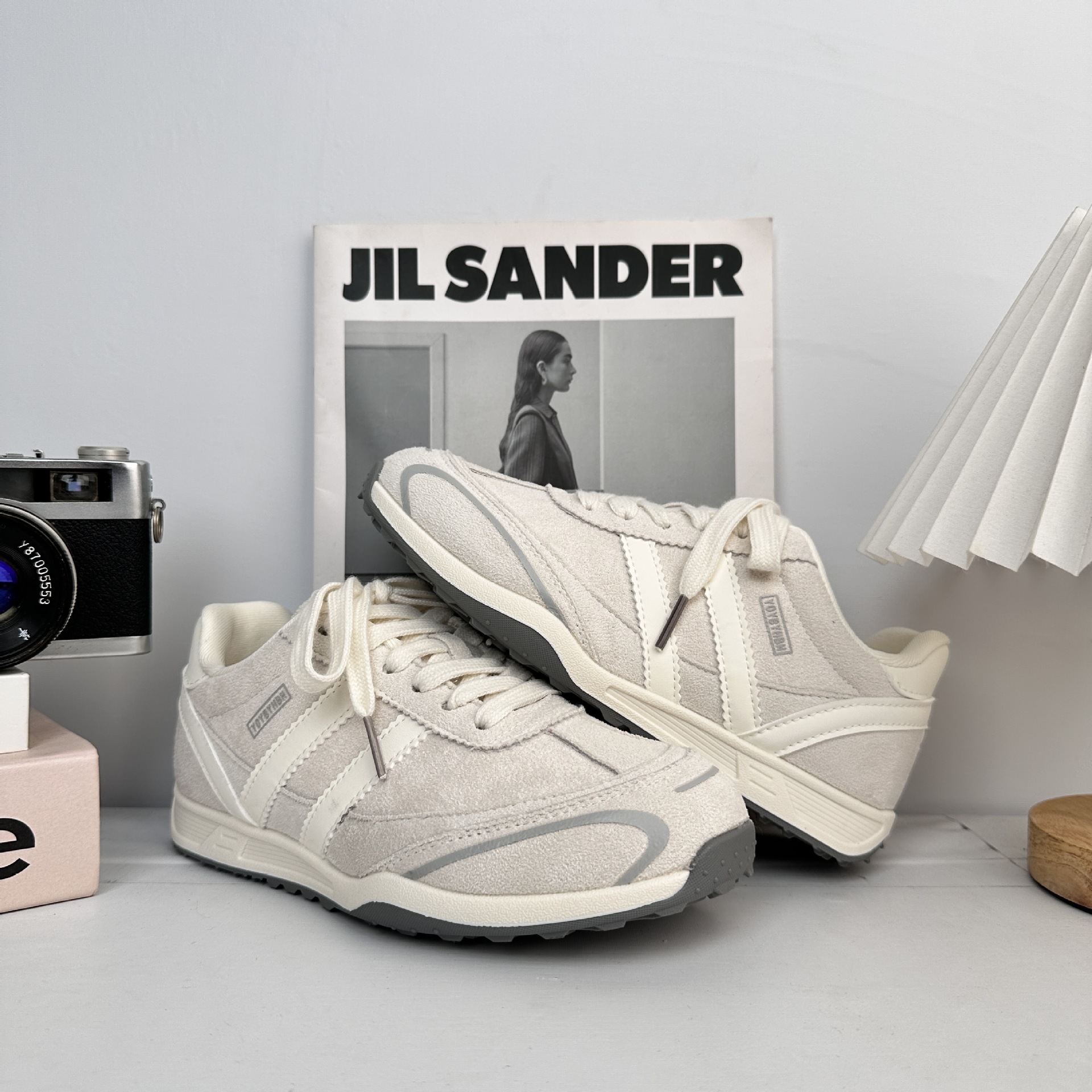 Zapatos blancos de fondo grueso para mujeres 2025 nuevos zapatos de skate de nicho de primavera y otoño retro zapatos de entrenamiento alemán zapatos casuales