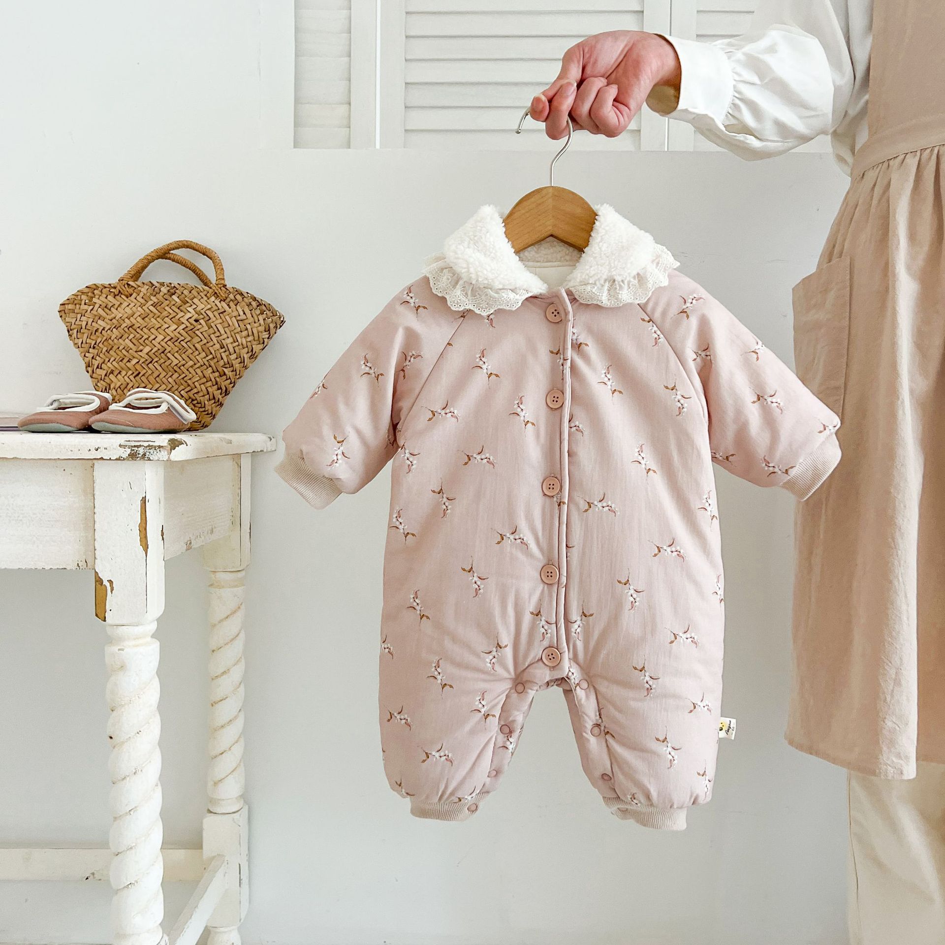 婴儿衣服连体衣冬季棉服外出服保暖加厚女童冬装儿童宝宝爬服童装