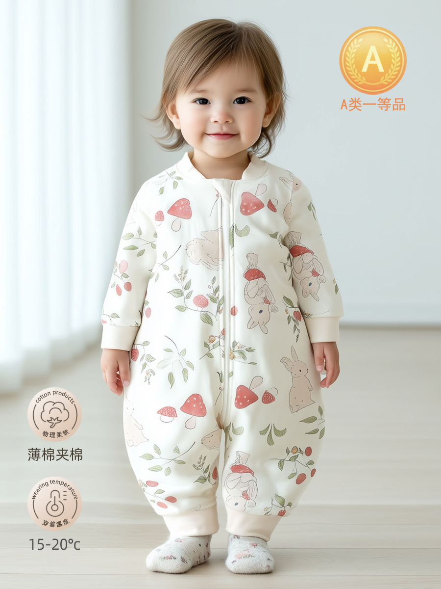 Children's sleeping bag with zipper