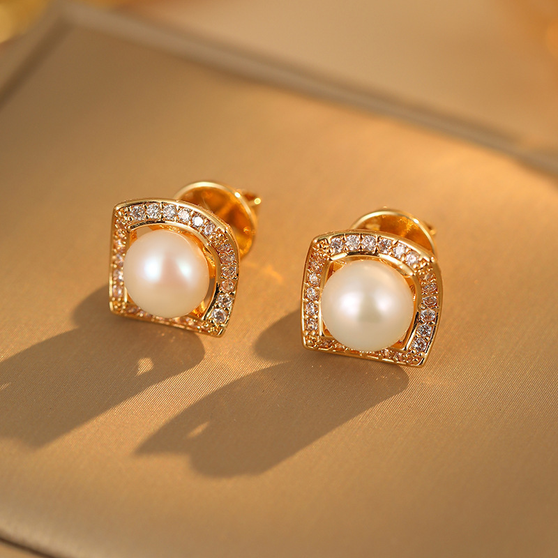 Popular Square Freshwater Pearl Earrings for Women, New Fashion, Simple and Versatile Earrings, Niche Design, High-End Earrings