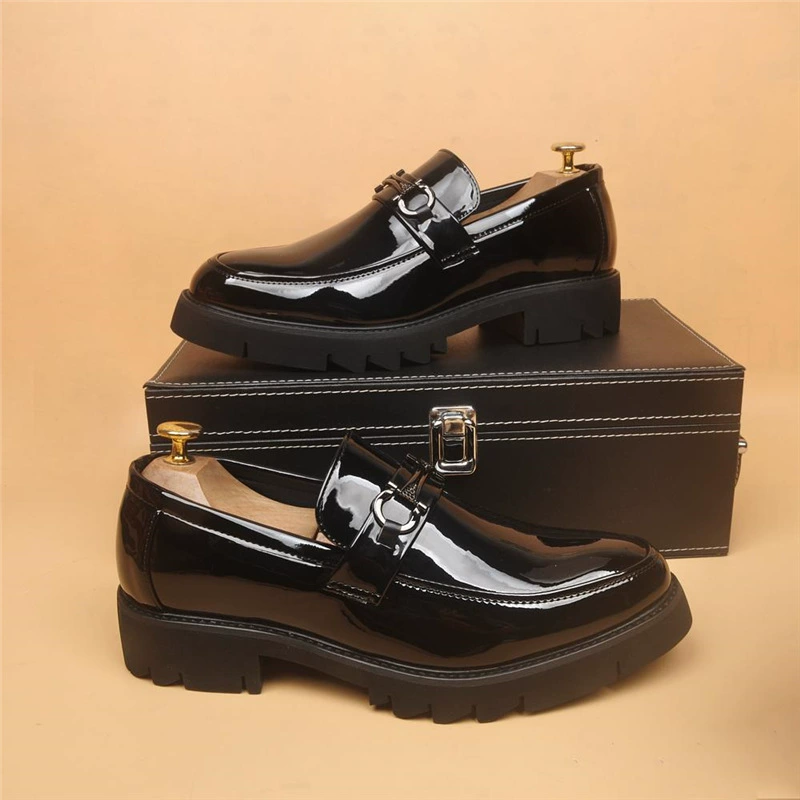 Мужская мода одна нога Британские туфли с острыми конями и блестящими кожаными туфлями