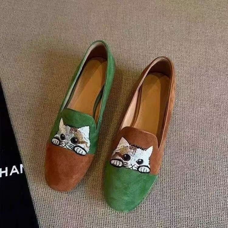 Zhao Cai Gato 2026 nuevo bordado esmerilado un pie de zapatos de Lefour hombre zapatos de tacones bajos para mujeres zapatos de gato Bean