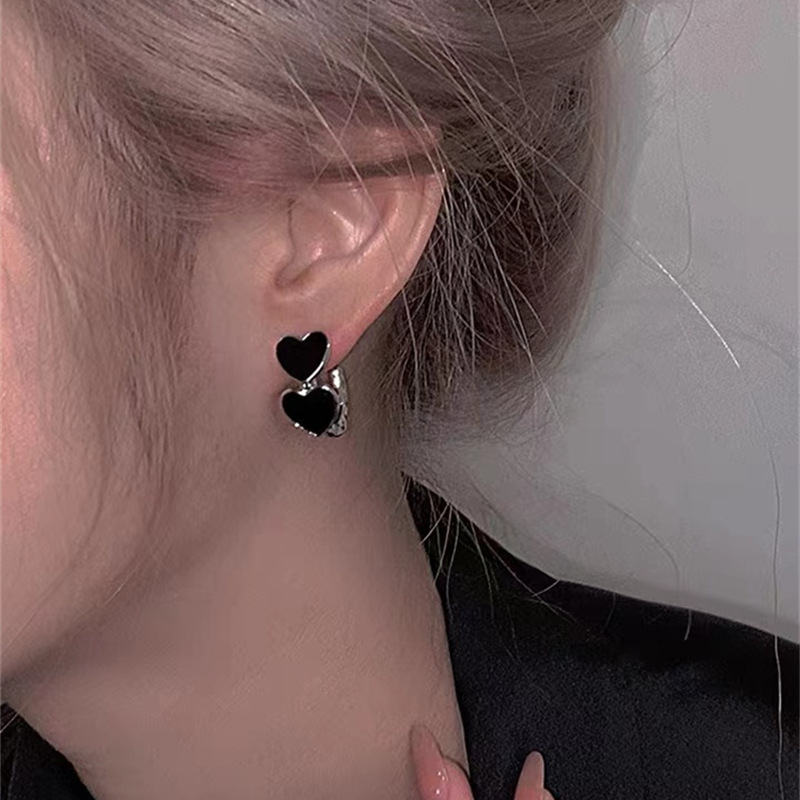 Retro Drop Glaze Black Heart Shaped New Alloy Earrings Female display picture 5