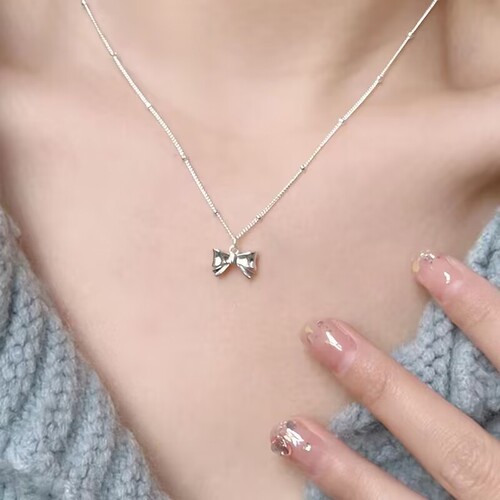 Light luxury, fashion-forward, niche-design bow-knot pendant necklace—women’s internet-celebrity best-selling clavicle chain.