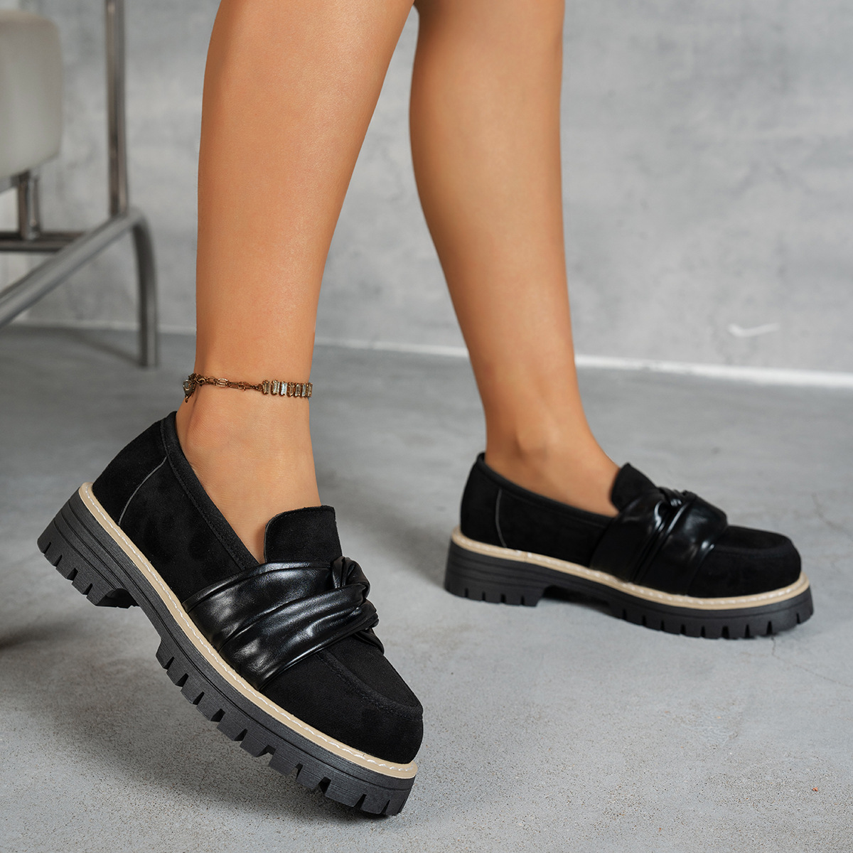 Britische Damen-Plateau-Loafer mit gedrehtem Schaft, niedrige Passform, neue modische Frühlingsschuhe_voghion.com
