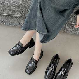 2025新款日系英伦风粗跟小皮鞋黑色百搭方跟深口单鞋