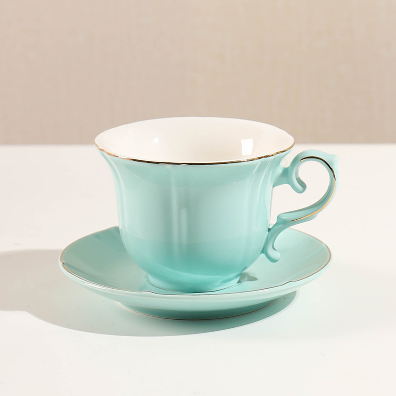Taza de café y platillo traje estilo europeo Luz de lujo taza de café simple taza de té juego de té de cerámica taza de té negro té de la tarde estante de entrega