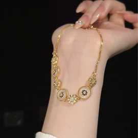 项链;耳环;耳钉