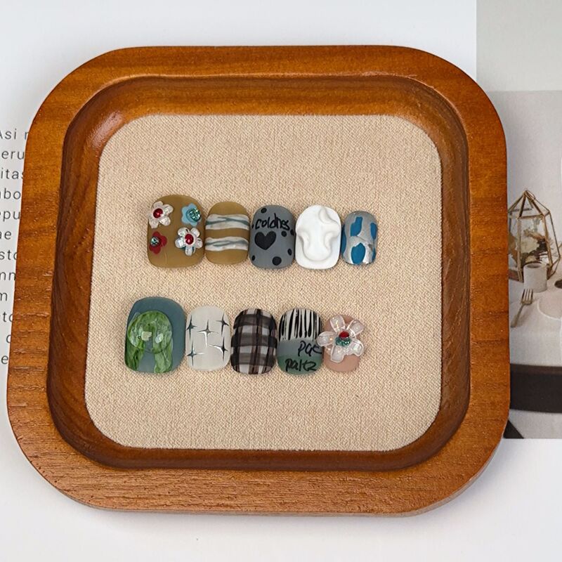 Hand-Wearing Armor Hand-painted Oil Painting Niche Japanese High-end Feeling White Wearing Manicure Finished Nail Stickers Short