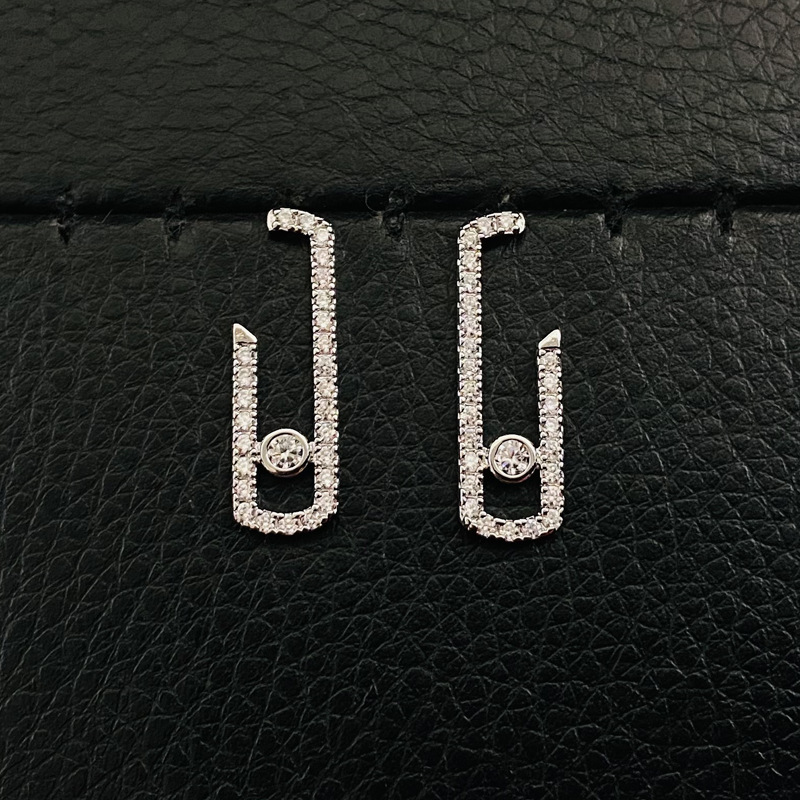 1 Pair Fashion Geometric Paper Clip Copper Inlay Zircon Ear Studs display picture 1