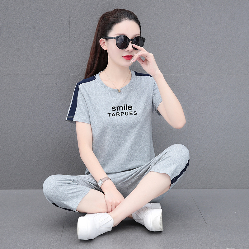 회색
