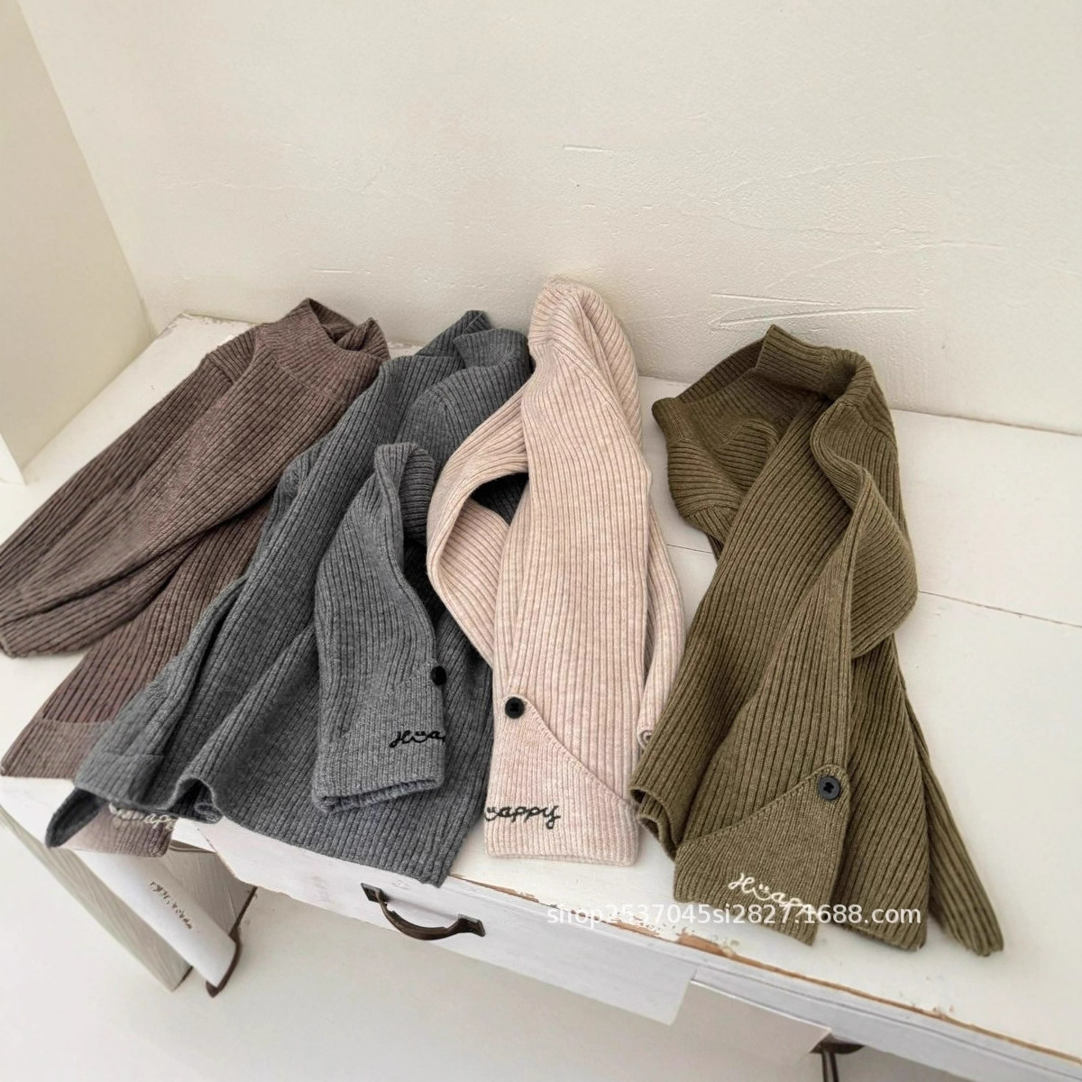 Boys' and girls' base layer shirts for autumn and winter 2026 new style, semi-high neck, slim fit, Korean style, autumn children's sweater.