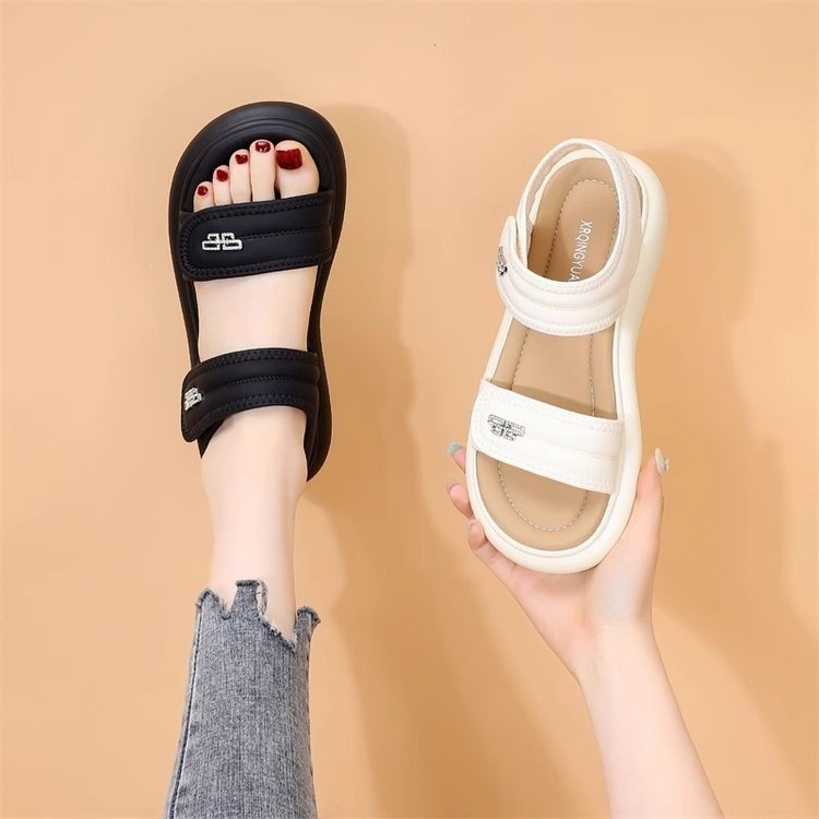 Fashionable sports sandals flat with velcro