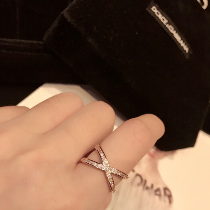 �պ�ʱ�м�Լ�������꽻���ָ����С�����䵭��Ů����ָָ��