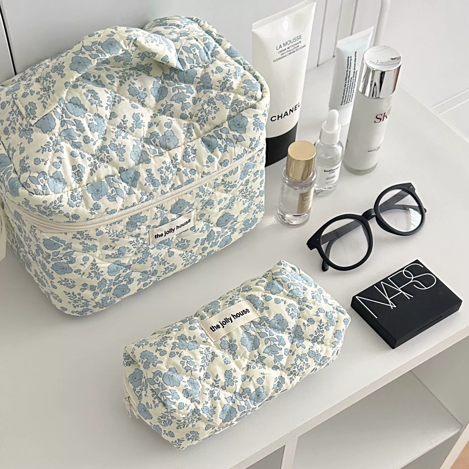 Fresh capacious cosmetic bag, handheld organizer bag
