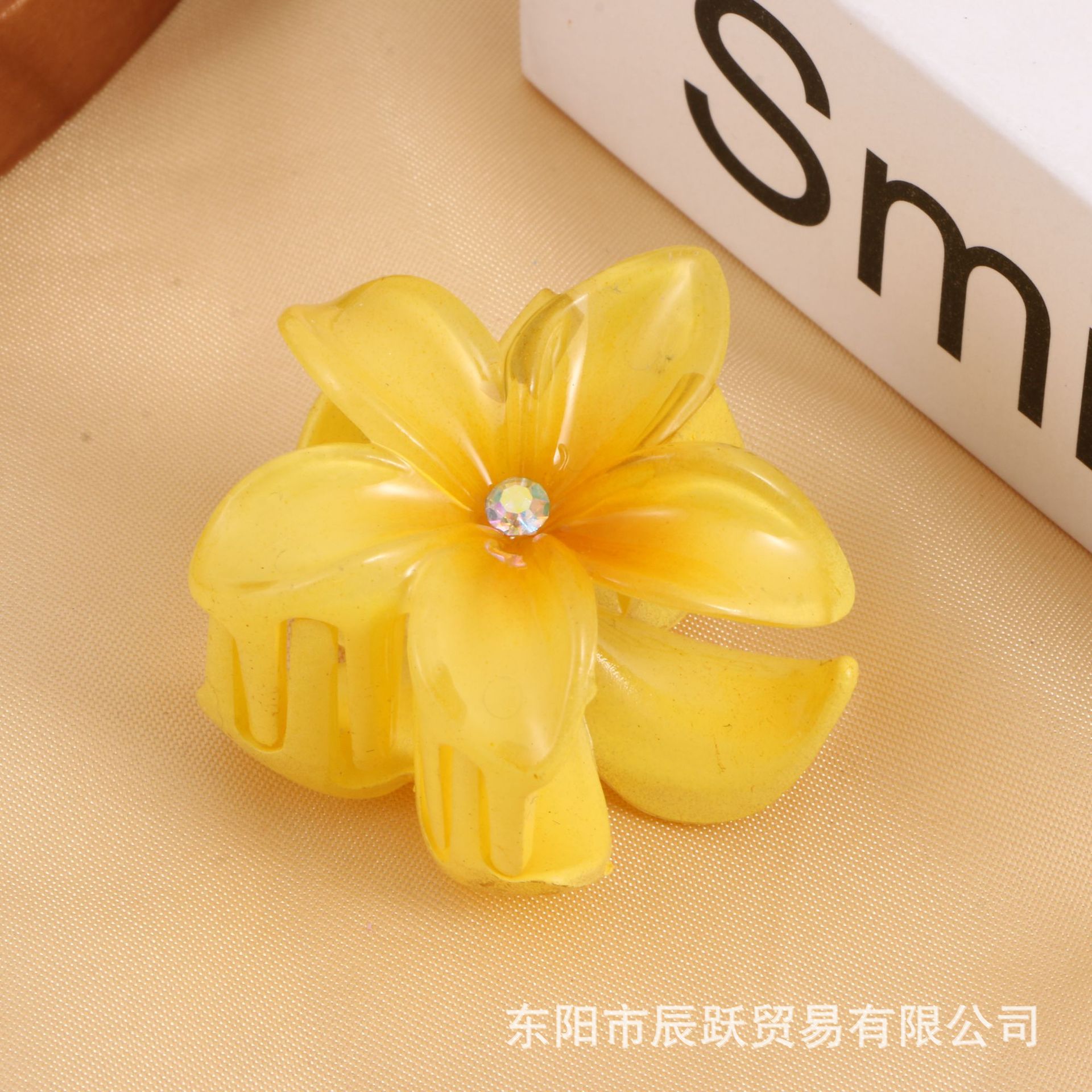 Nuevo color frangipani acrílico pinza para el cabello flor pinza de agarre de alta calidad elegante accesorio para el cabello de mujer pinza de tiburón de agarre lateral