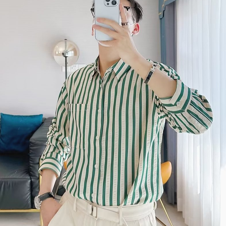 Camisa de primavera y otoño Chaqueta delgada de lujo ligera para adolescentes Camisa casual de negocios de manga larga a rayas verticales para hombres