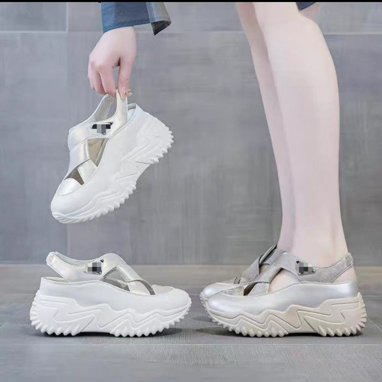 Baotou hueco sandalias de temperamento para mujeres versátiles suela gruesa 2026 verano nuevos zapatos de papá zapatos casuales de moda para mujeres transpirables