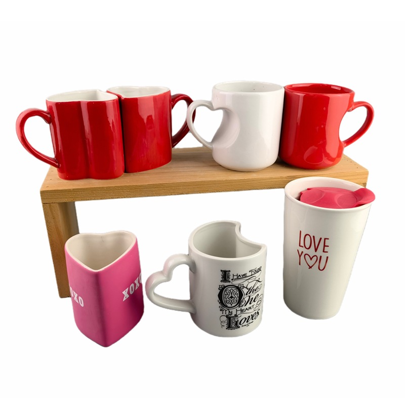 Tazas en forma de corazón de cerámica Tazas de agua de pareja Tazas creativas del día de San Valentín de Cupido Tazas de café con mango de amor rojo
