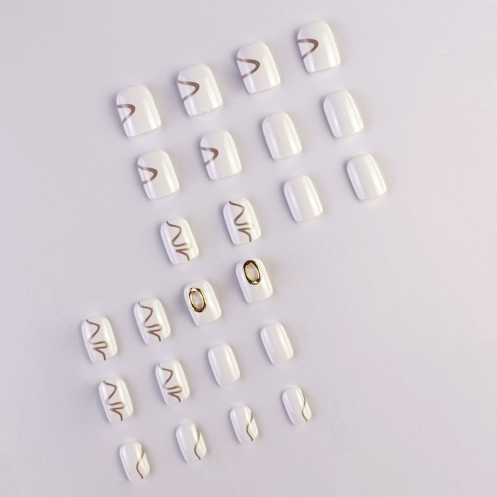 24 piezas de armadura blanca, adornos de oro, armadura de vestir, encanto único, uñas de uñas con incrustaciones de diamantes, parche de uñas simple de moda al por mayor