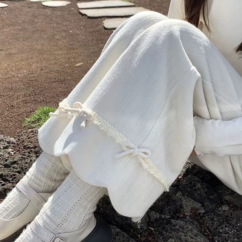 Молочные кружевные широкие вельветовые брюки женские осенние и зимние бархатные толстые японские милые мягкие брюки с высокой талией