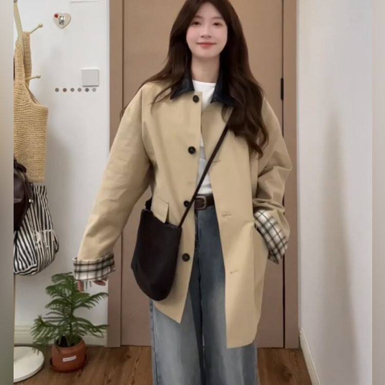 Áo khoác gió nữ dáng trung dài phối màu, form rộng, dài áo 65–80 cm — màu trắng ngà