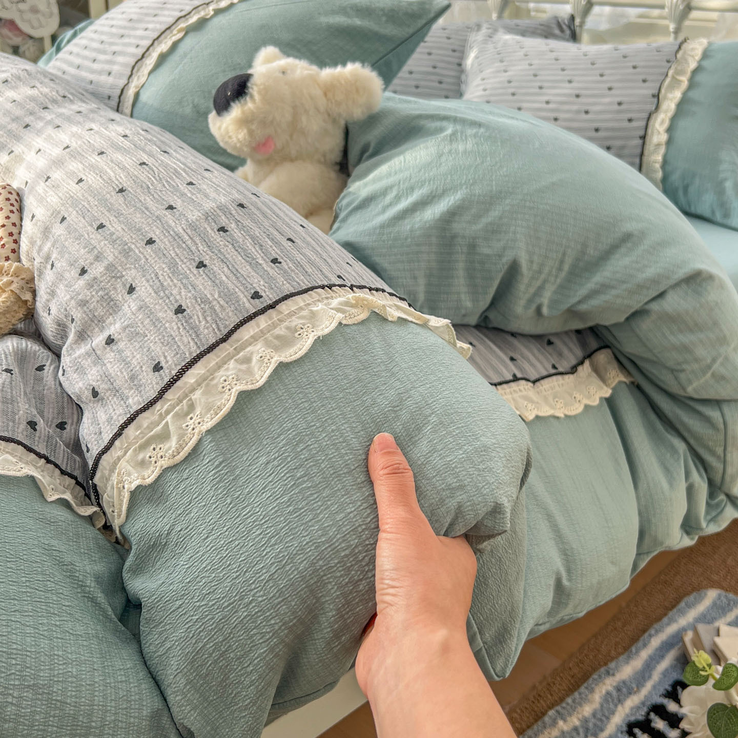 Dormir desnudo en la cama clase A tres capas de hilo cuatro piezas de algodón super suave sábanas de encaje cubierta cama dormitorio tres piezas