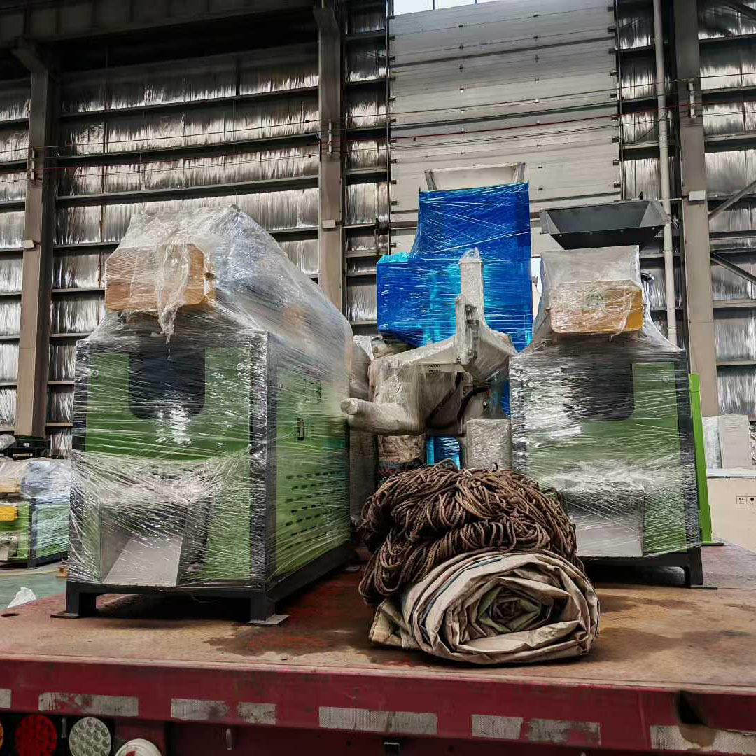 山德机械 干压碳酸钙新型对辊造粒机 融雪剂生产设备价格