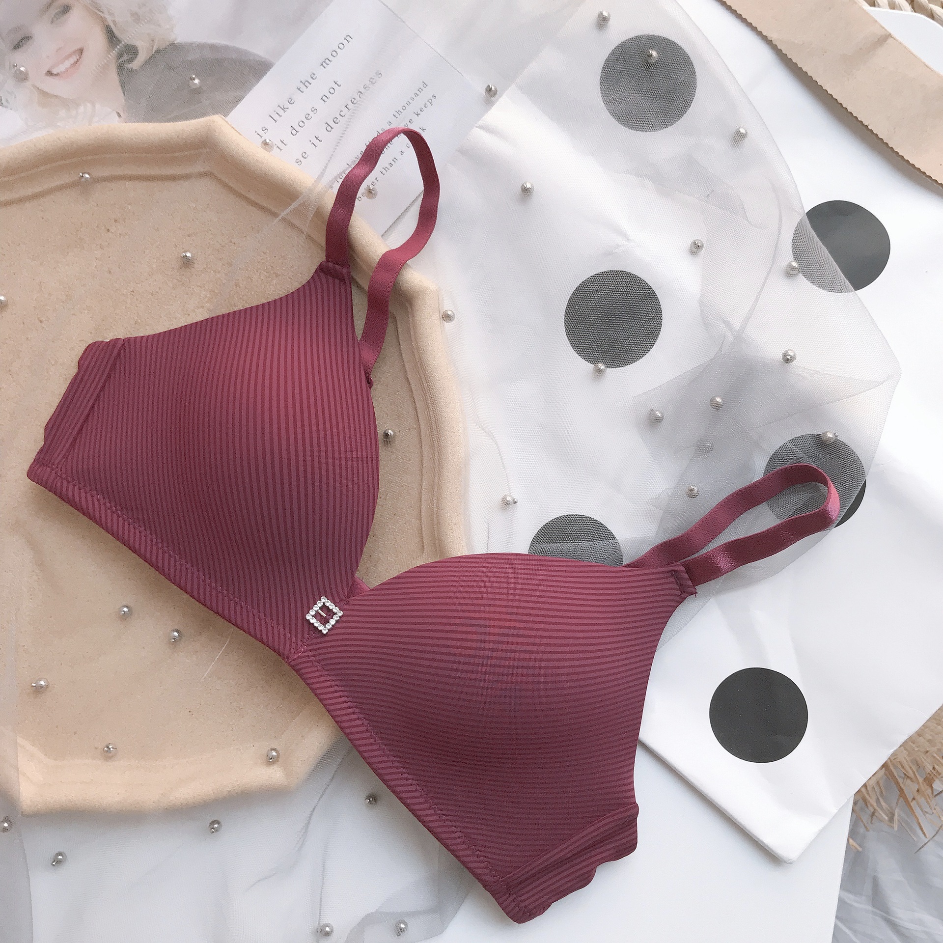 Ropa interior mujer estilo delgado sujetador de texto femenino sin anillo de acero recogido, antiflacidez, rayas cómodas sin costuras