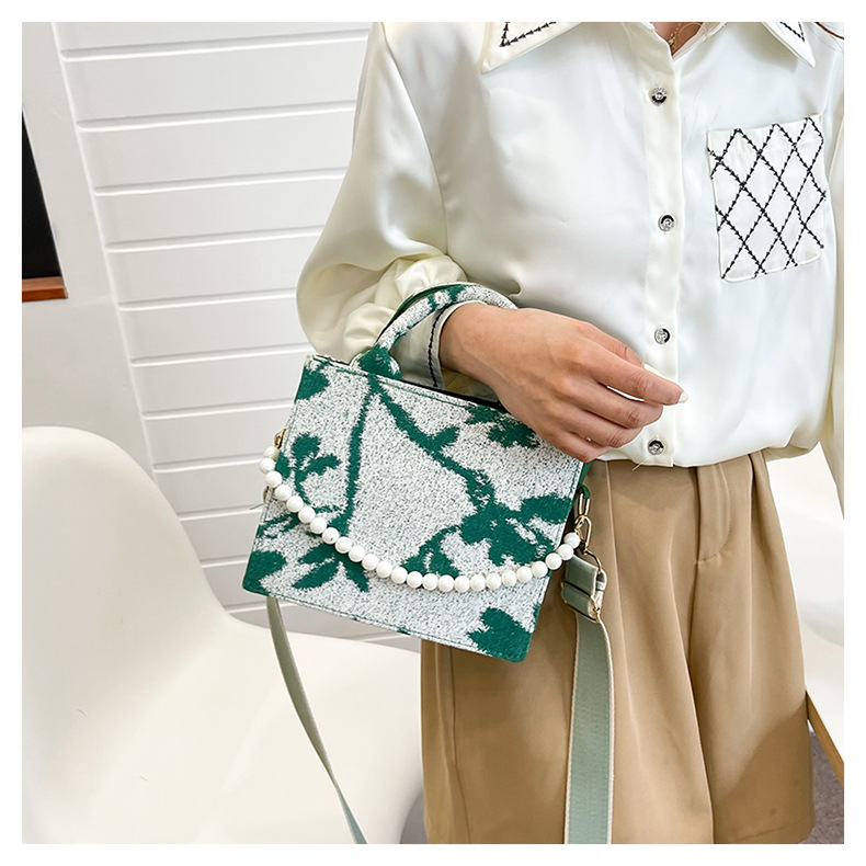 Fashion Retro Handbags Female 2022 Spring New Casual Jacquard Small Pearl Square Bag display picture 1