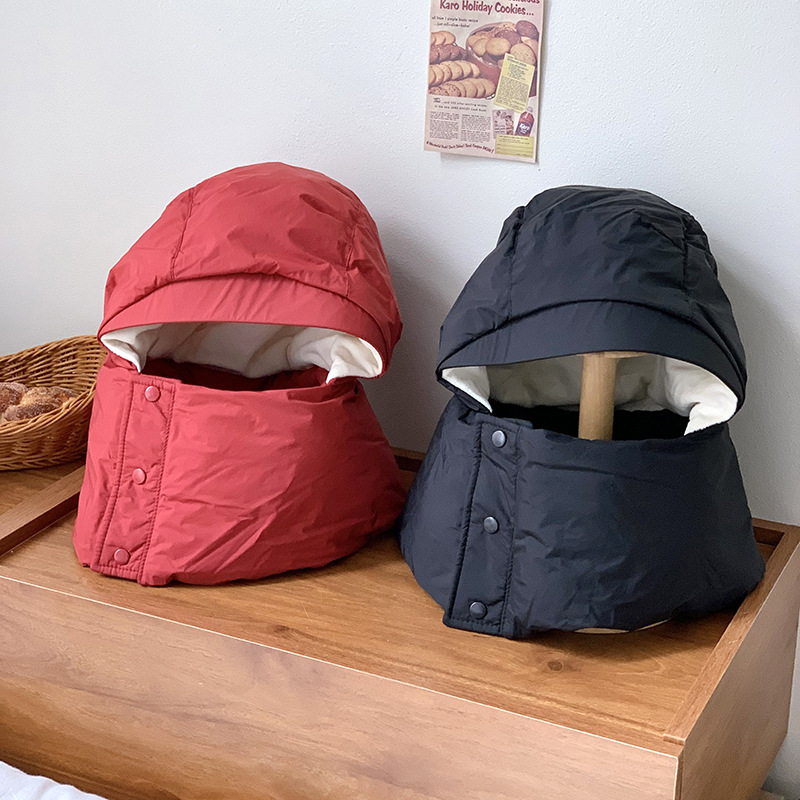 Botón sombrero para mujeres otoño y invierno estudiantes parejas de moda guobertico caliente en un sombrero de algodón de plumón para montar gorras protectoras de orejas